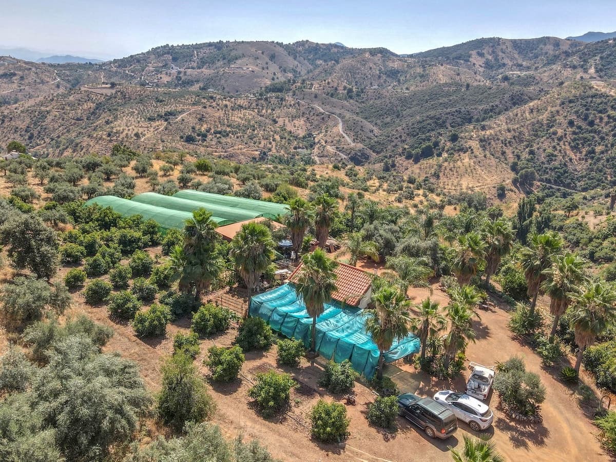 1 soverom Kommersiell til salgs i Monda med garasje - € 545 000 (Ref: 9113383)