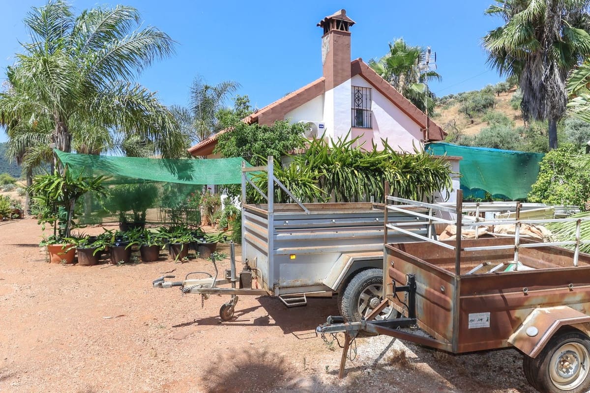 1 camera da letto Commerciale in vendita in Monda con garage - 545.000 € (Rif: 9113383)