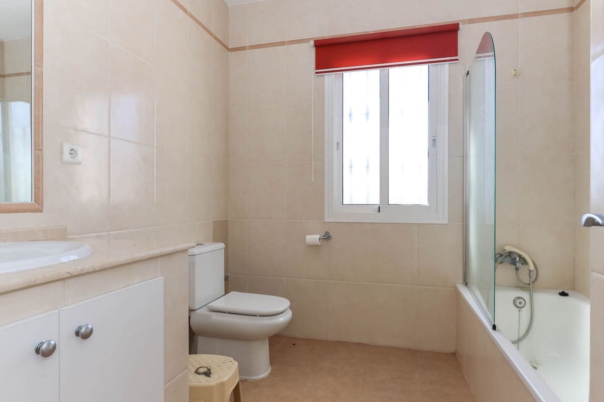 2 bedroom Townhouse for sale in Guaro with pool - € 199,000 (Ref: 9129152)