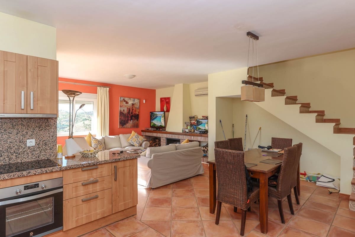 2 bedroom Townhouse for sale in Guaro with pool - € 199,000 (Ref: 9129152)