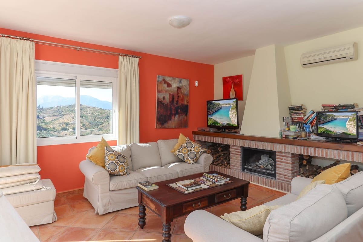 2 bedroom Townhouse for sale in Guaro with pool - € 199,000 (Ref: 9129152)