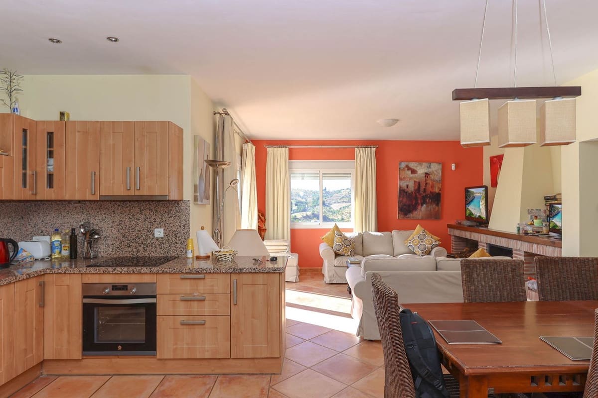 2 bedroom Townhouse for sale in Guaro with pool - € 199,000 (Ref: 9129152)