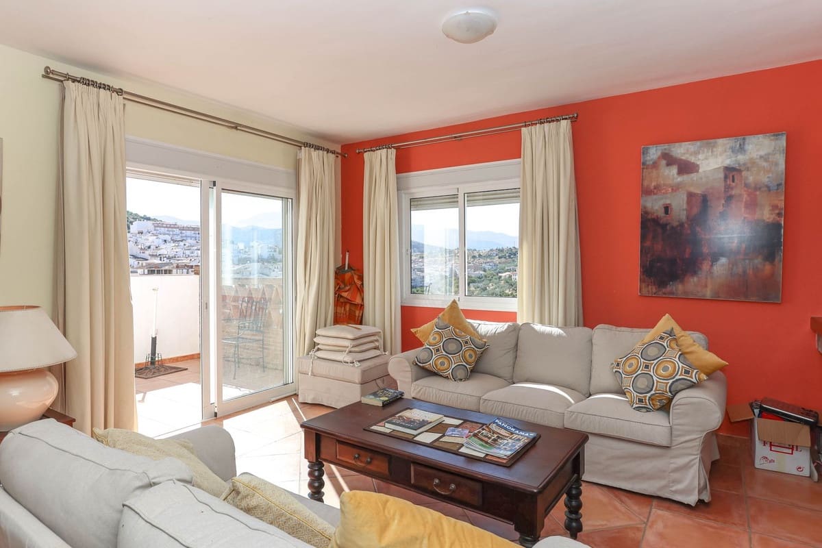 2 bedroom Townhouse for sale in Guaro with pool - € 199,000 (Ref: 9129152)