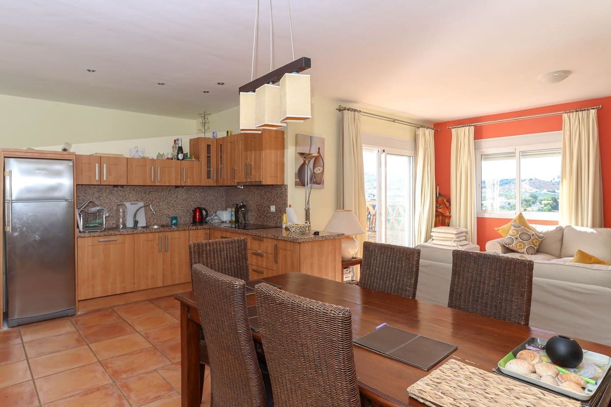 2 bedroom Townhouse for sale in Guaro with pool - € 199,000 (Ref: 9129152)