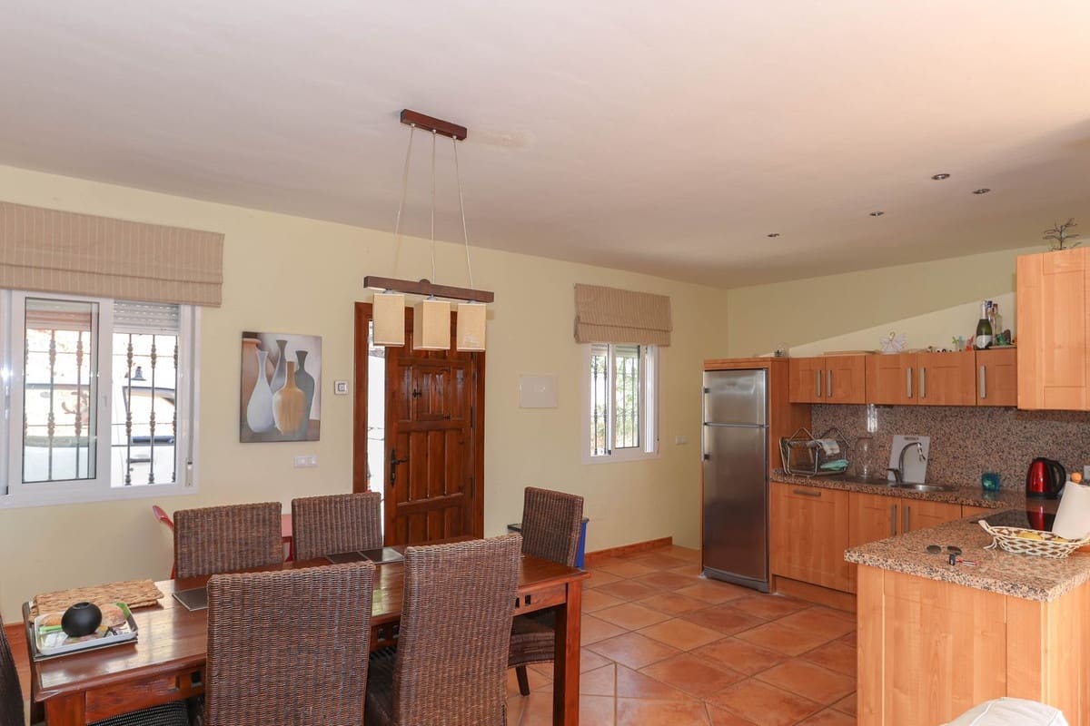 2 bedroom Townhouse for sale in Guaro with pool - € 199,000 (Ref: 9129152)