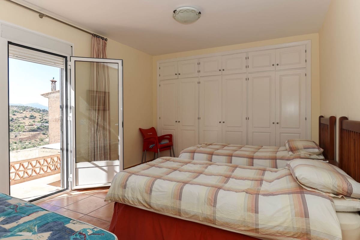 2 bedroom Townhouse for sale in Guaro with pool - € 199,000 (Ref: 9129152)