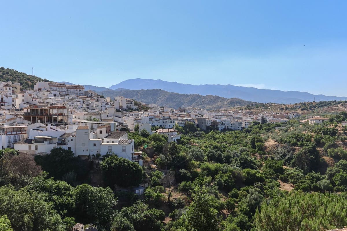 2 bedroom Townhouse for sale in Guaro with pool - € 199,000 (Ref: 9129152)