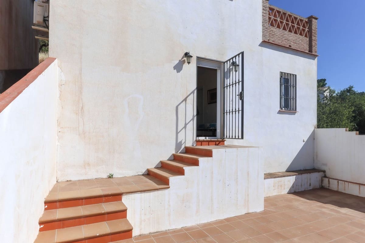 2 bedroom Townhouse for sale in Guaro with pool - € 199,000 (Ref: 9129152)