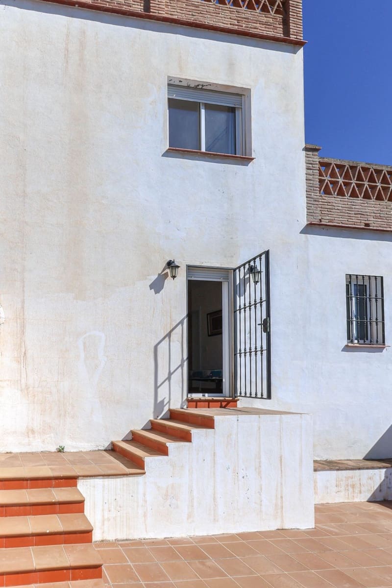 2 bedroom Townhouse for sale in Guaro with pool - € 199,000 (Ref: 9129152)