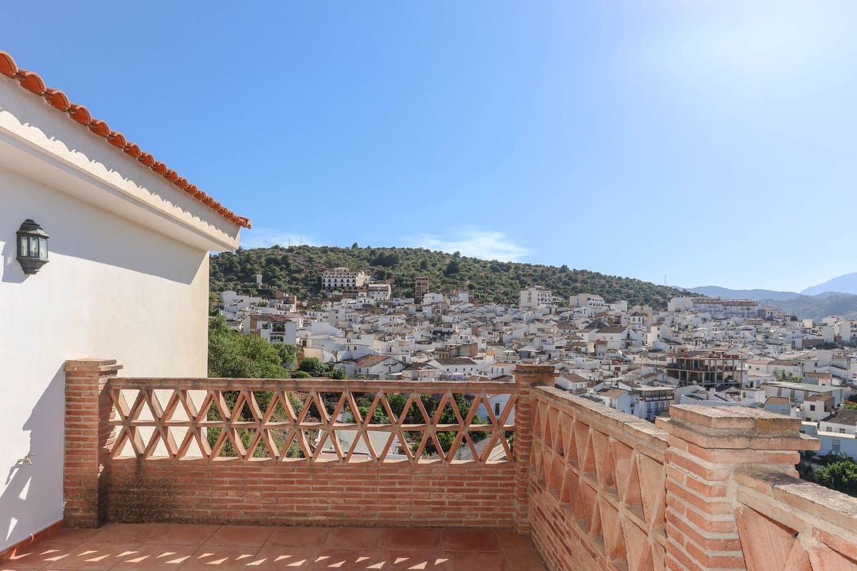 2 bedroom Townhouse for sale in Guaro with pool - € 199,000 (Ref: 9129152)