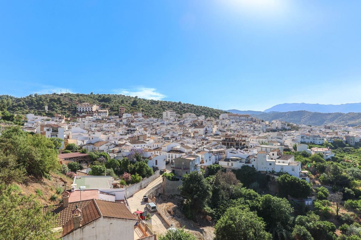 2 bedroom Townhouse for sale in Guaro with pool - € 199,000 (Ref: 9129152)