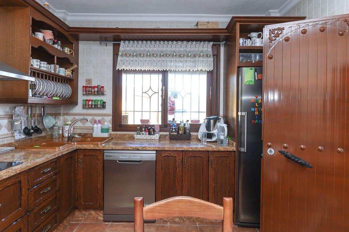 3 Zimmer Villa zu verkaufen in Monda - 510.000 € (Ref: 9185917)