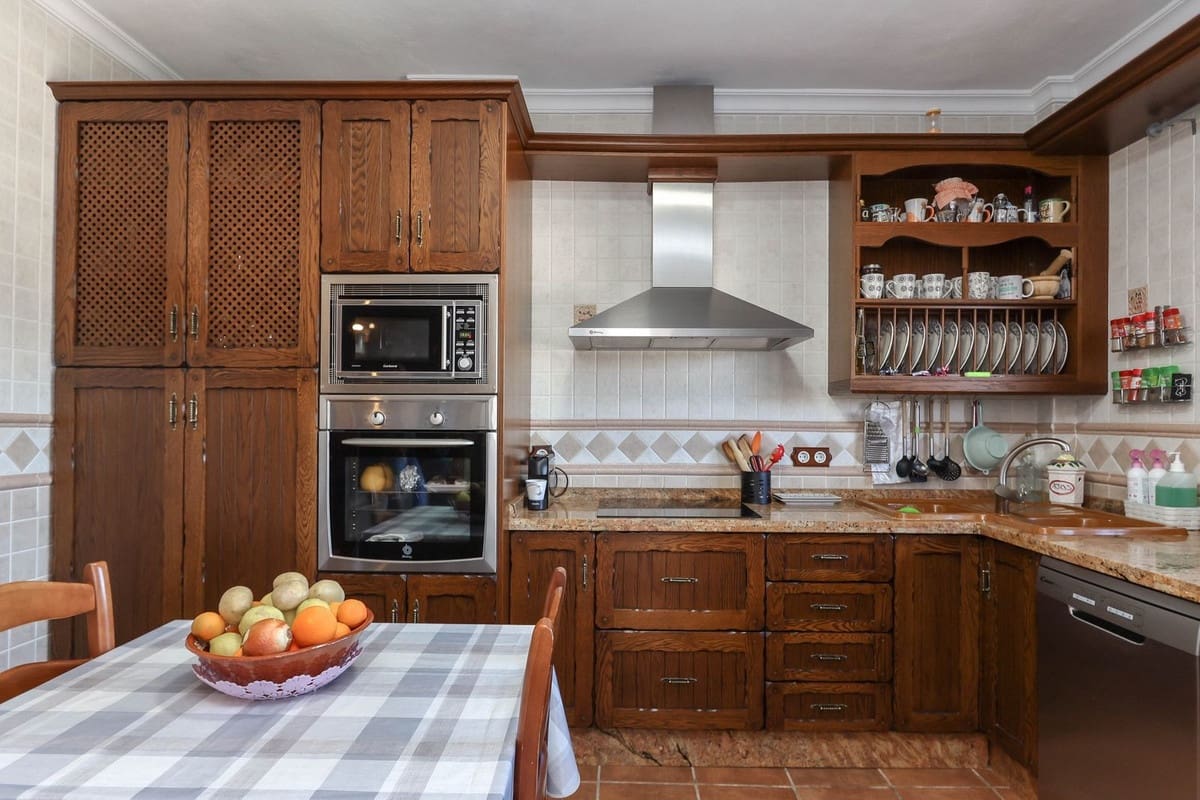 3 slaapkamer Villa te koop in Monda - € 510.000 (Ref: 9185917)