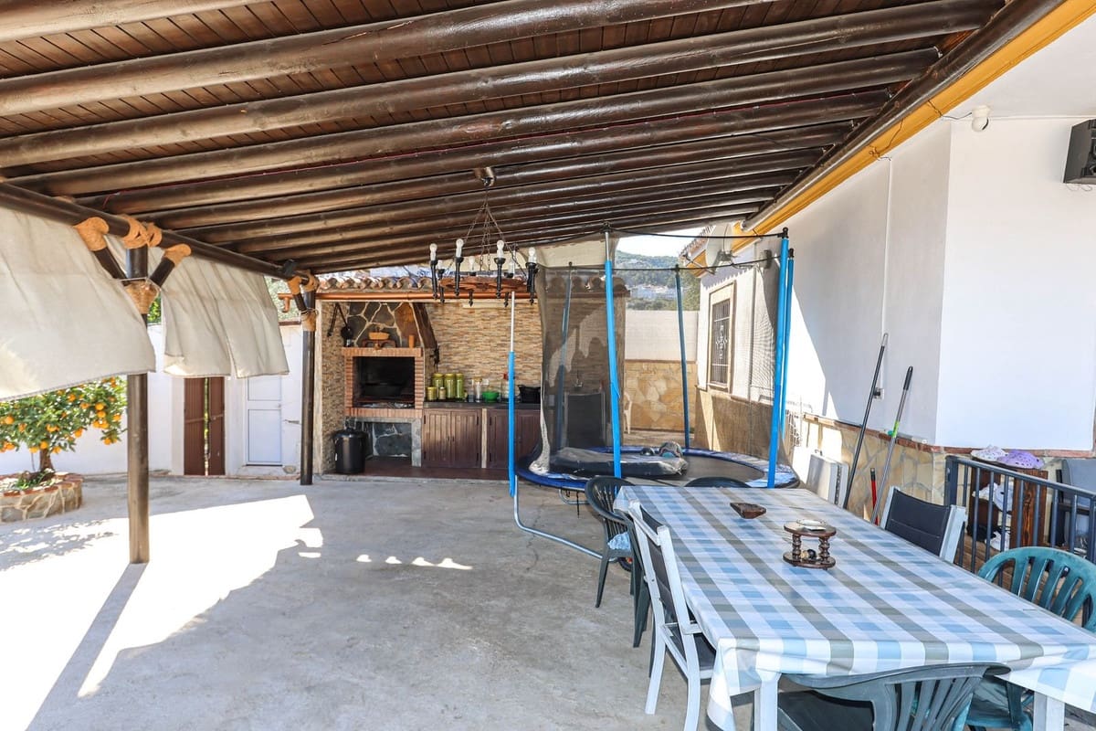 3 slaapkamer Villa te koop in Monda - € 510.000 (Ref: 9185917)