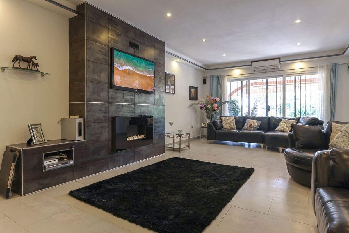 5 sovrum Kommersiell till salu i Alhaurin el Grande med pool garage - 850 000 € (Ref: 9207383)