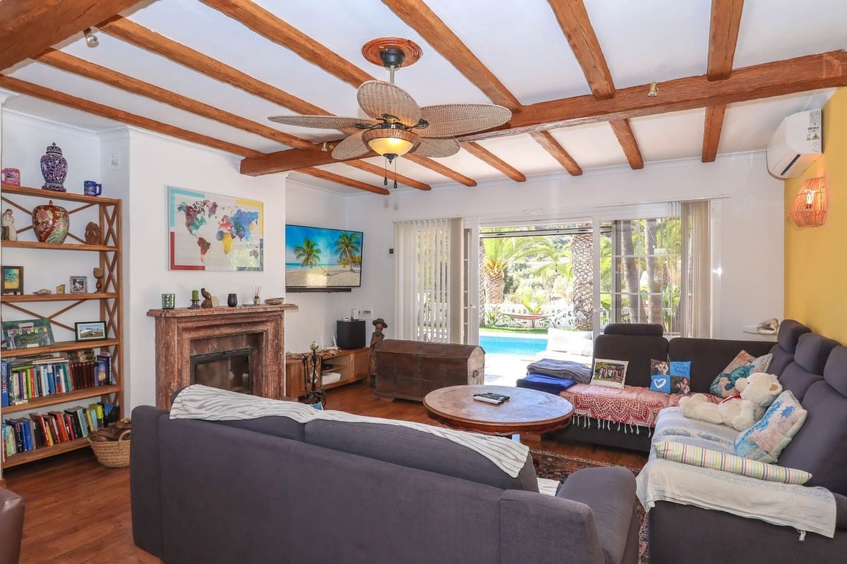 6 sypialnia Willa na sprzedaż w Alhaurin el Grande z basenem garażem - 680 000 € (Ref: 9218979)