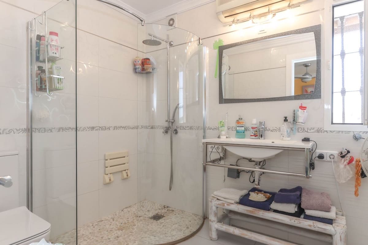 6 sypialnia Willa na sprzedaż w Alhaurin el Grande z basenem garażem - 680 000 € (Ref: 9218979)