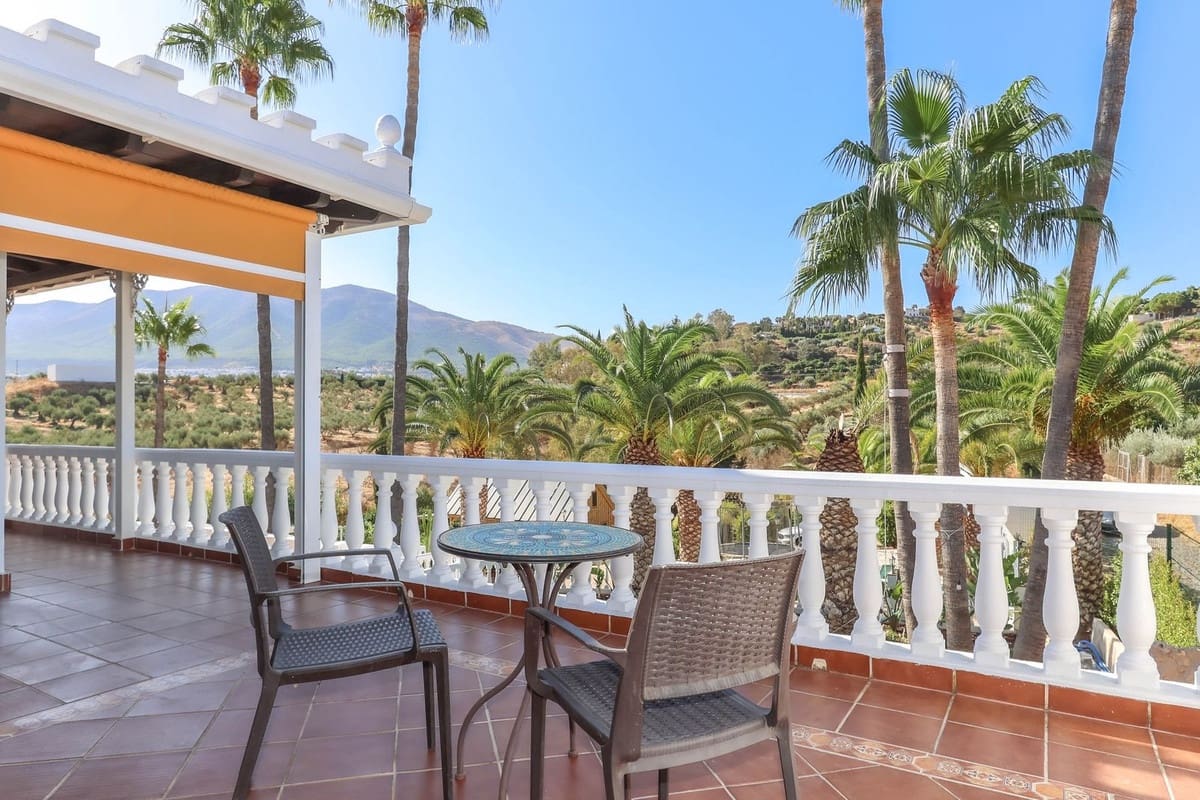 6 sypialnia Willa na sprzedaż w Alhaurin el Grande z basenem garażem - 680 000 € (Ref: 9218979)