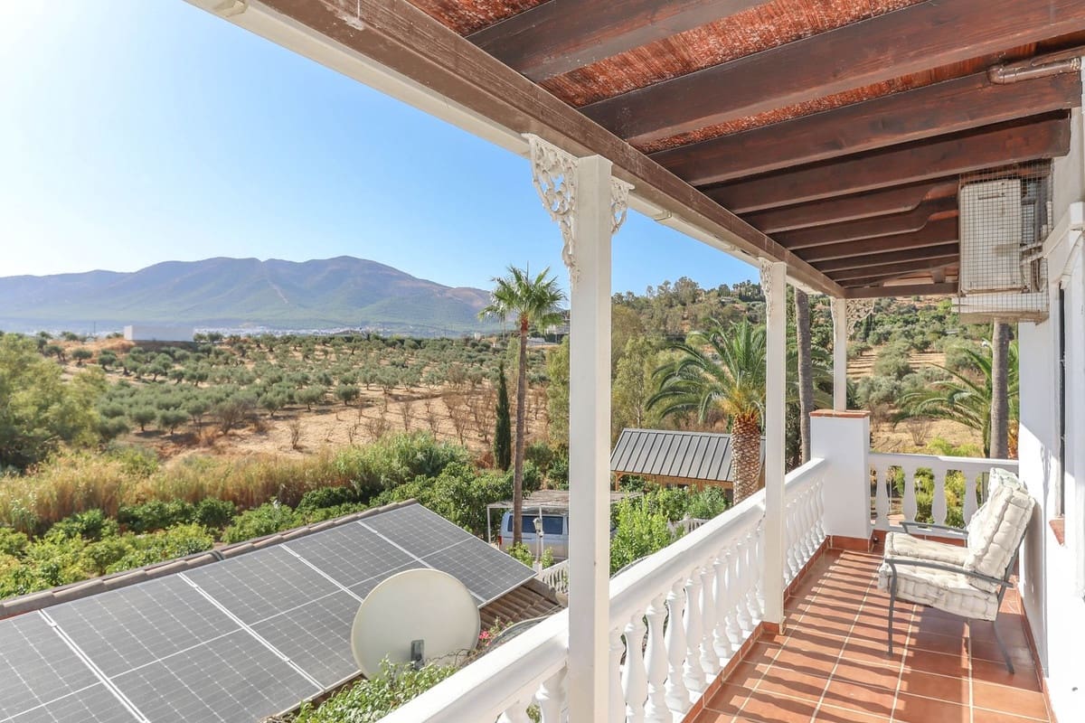 6 sypialnia Willa na sprzedaż w Alhaurin el Grande z basenem garażem - 680 000 € (Ref: 9218979)