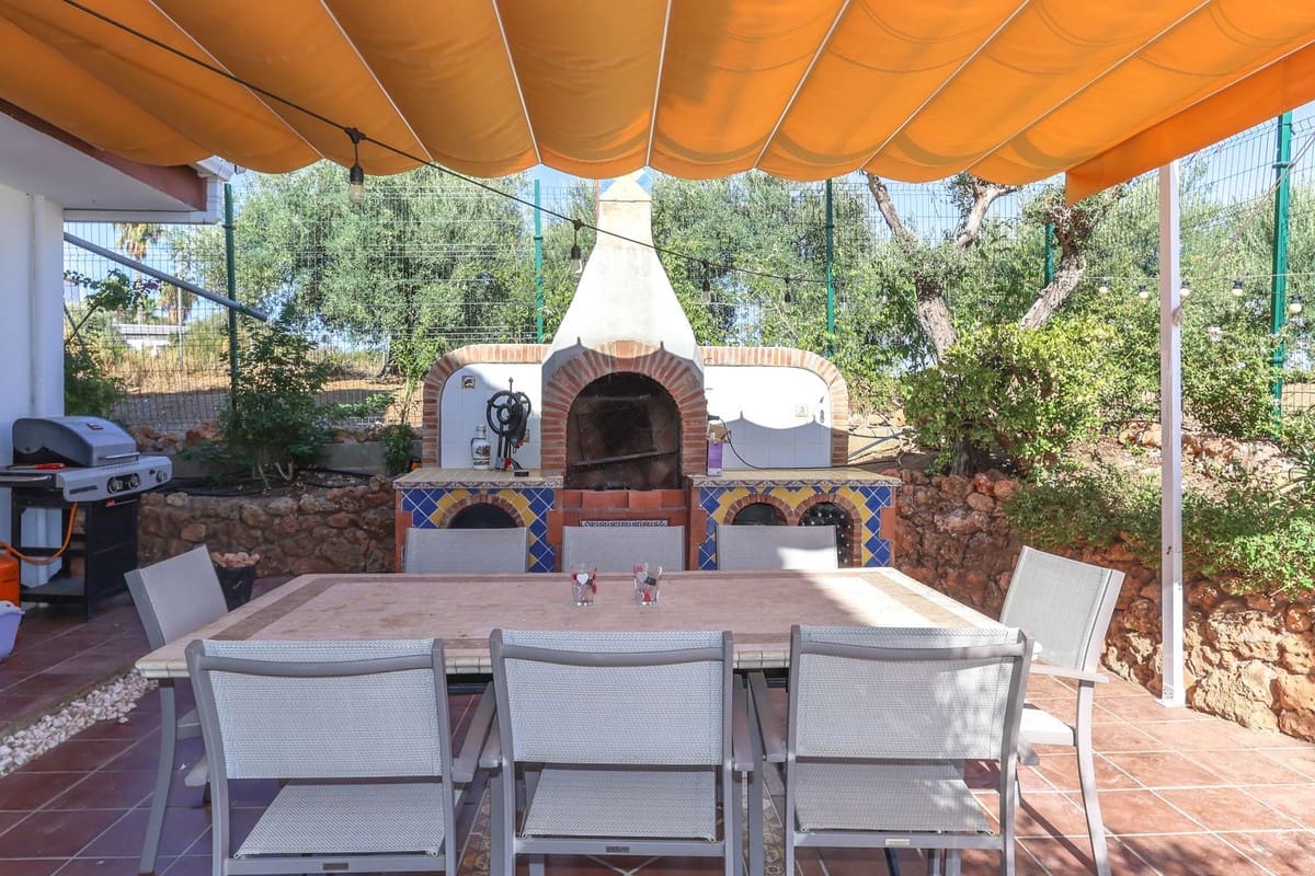 6 sypialnia Willa na sprzedaż w Alhaurin el Grande z basenem garażem - 680 000 € (Ref: 9218979)