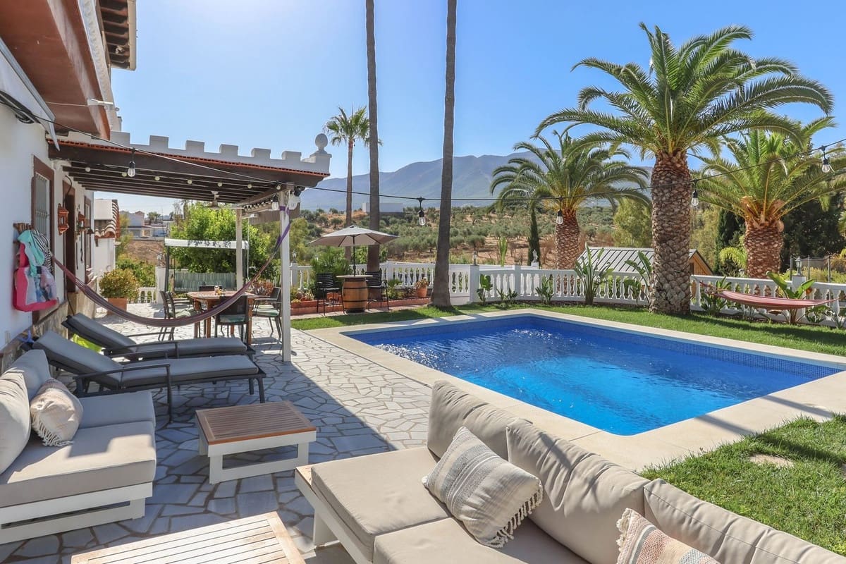 6 sypialnia Willa na sprzedaż w Alhaurin el Grande z basenem garażem - 680 000 € (Ref: 9218979)