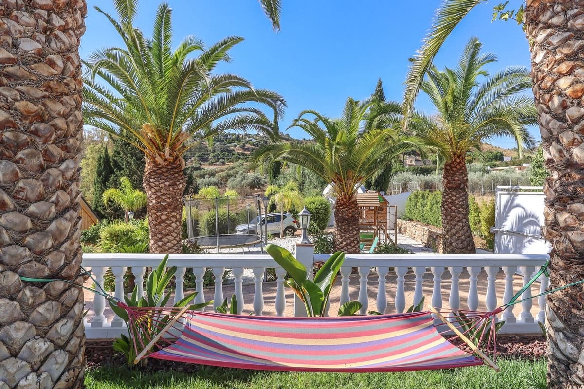 6 sypialnia Willa na sprzedaż w Alhaurin el Grande z basenem garażem - 680 000 € (Ref: 9218979)