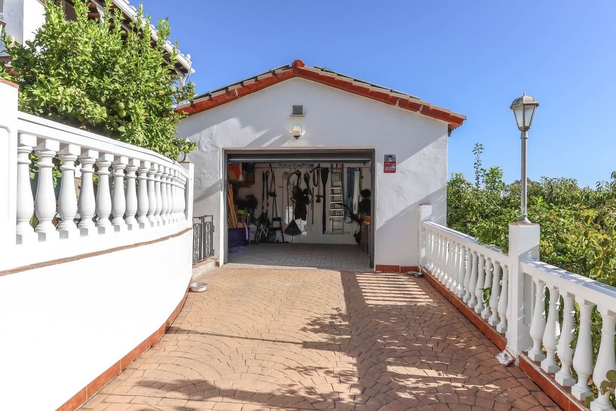 6 sypialnia Willa na sprzedaż w Alhaurin el Grande z basenem garażem - 680 000 € (Ref: 9218979)