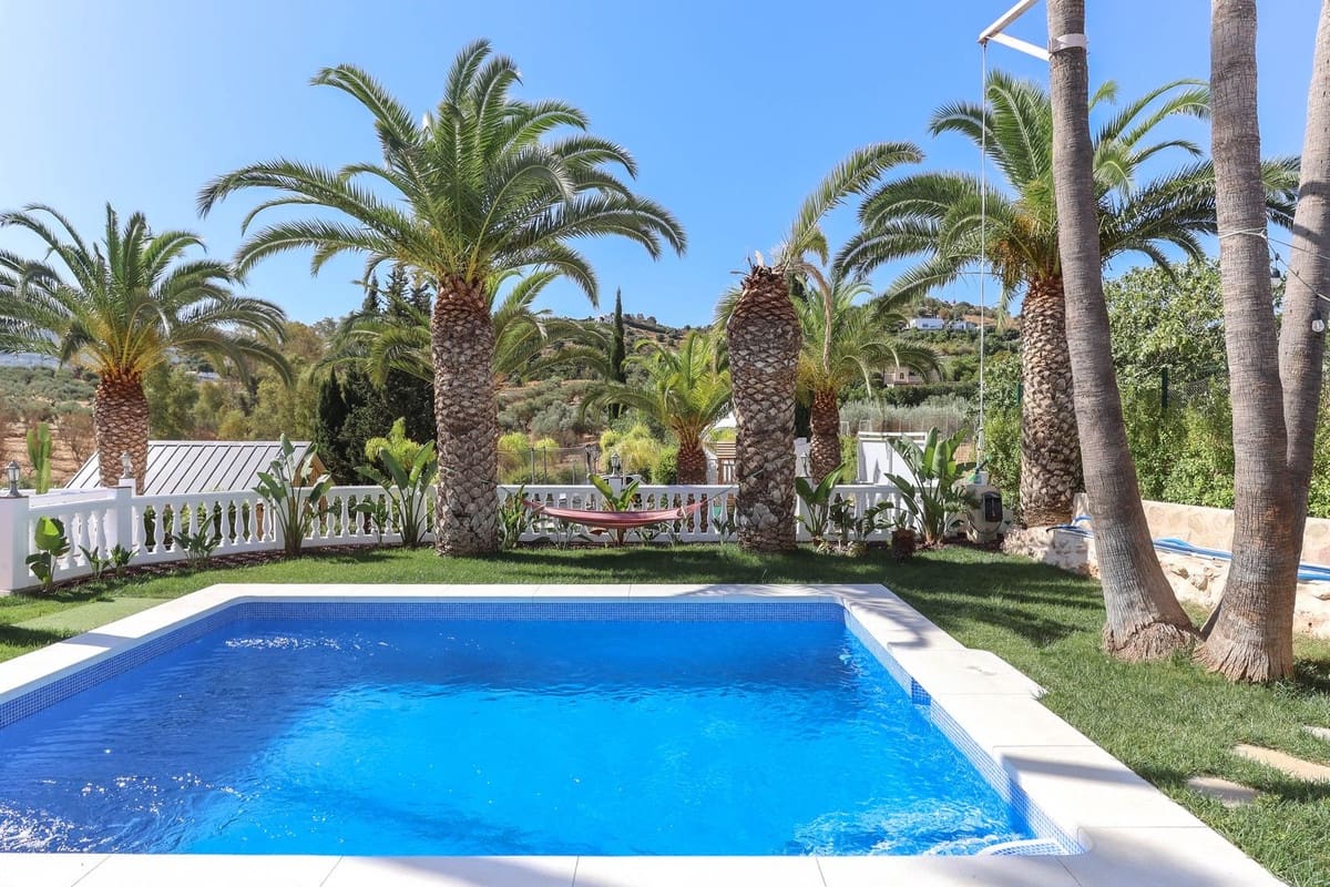 6 sypialnia Willa na sprzedaż w Alhaurin el Grande z basenem garażem - 680 000 € (Ref: 9218979)