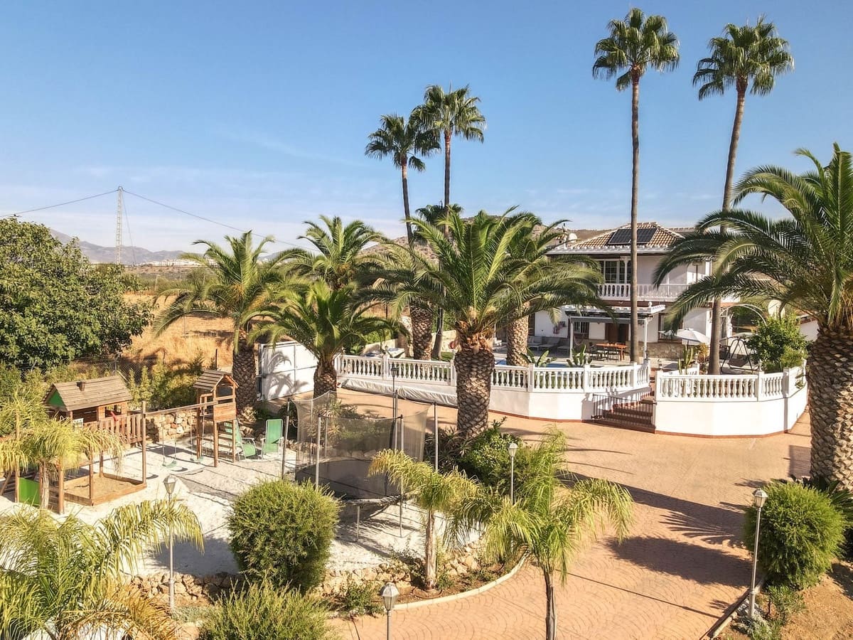 6 sypialnia Willa na sprzedaż w Alhaurin el Grande z basenem garażem - 680 000 € (Ref: 9218979)