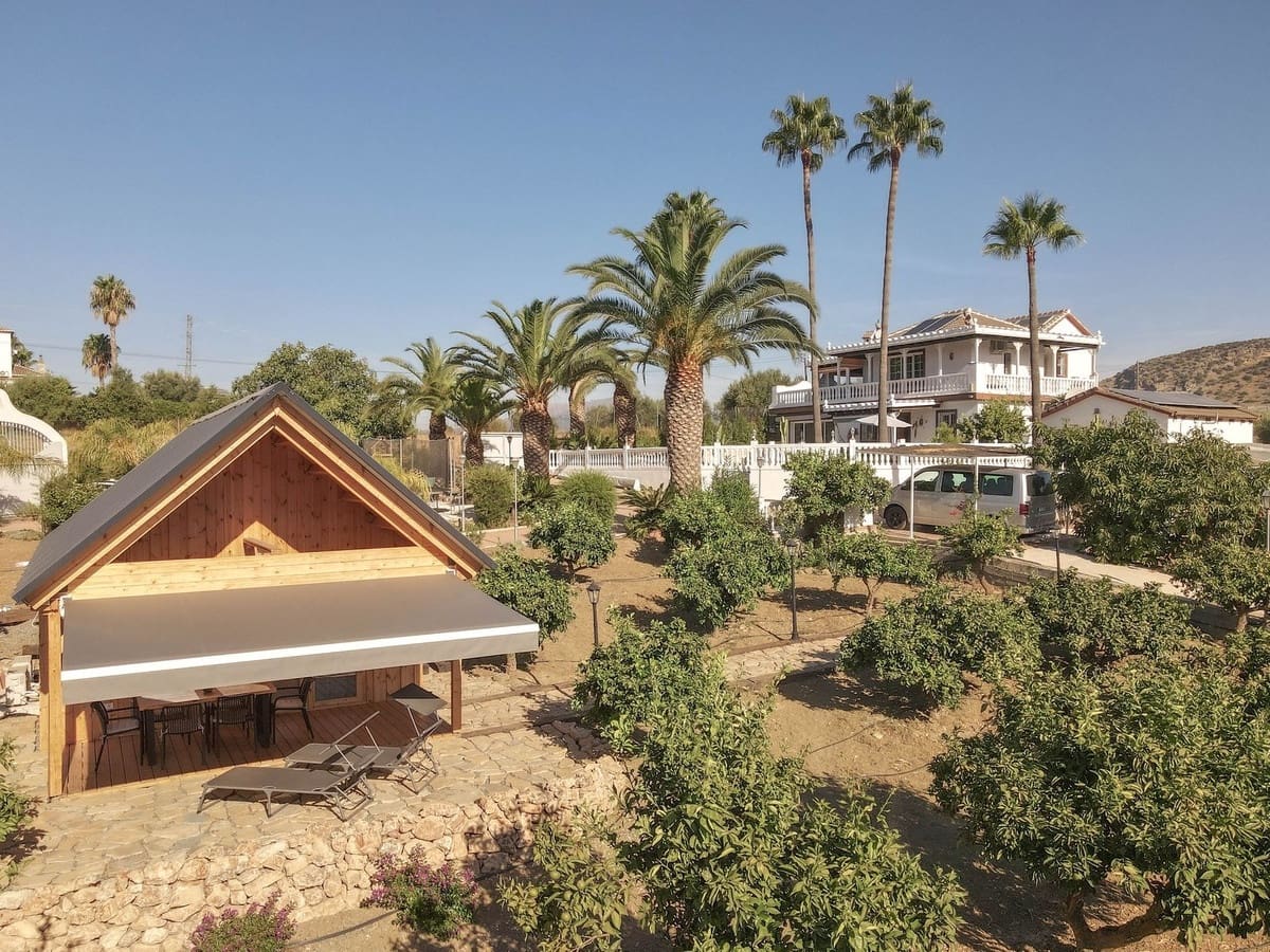 6 sypialnia Willa na sprzedaż w Alhaurin el Grande z basenem garażem - 680 000 € (Ref: 9218979)