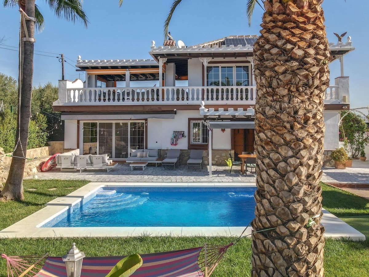 6 sypialnia Willa na sprzedaż w Alhaurin el Grande z basenem garażem - 680 000 € (Ref: 9218979)