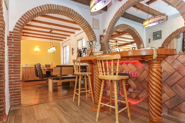 6 quarto Moradia para venda em Alhaurín el Grande com piscina garagem - 680 000 € (Ref: 9218979)