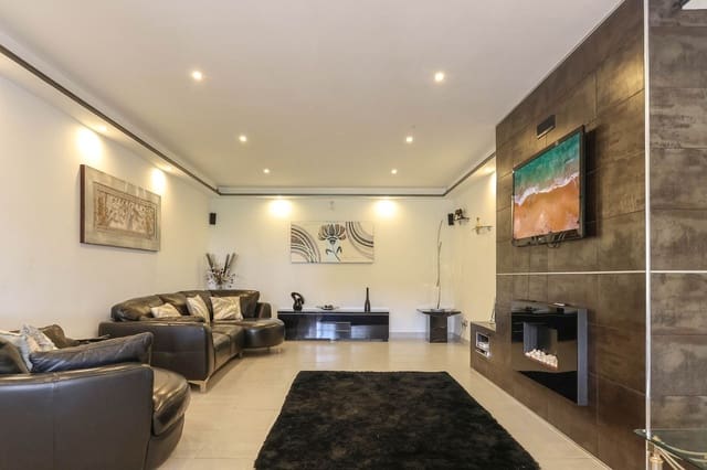 5 soverom Villa til salgs i Alhaurín el Grande med svømmebasseng garasje - € 850 000 (Ref: 9249035)