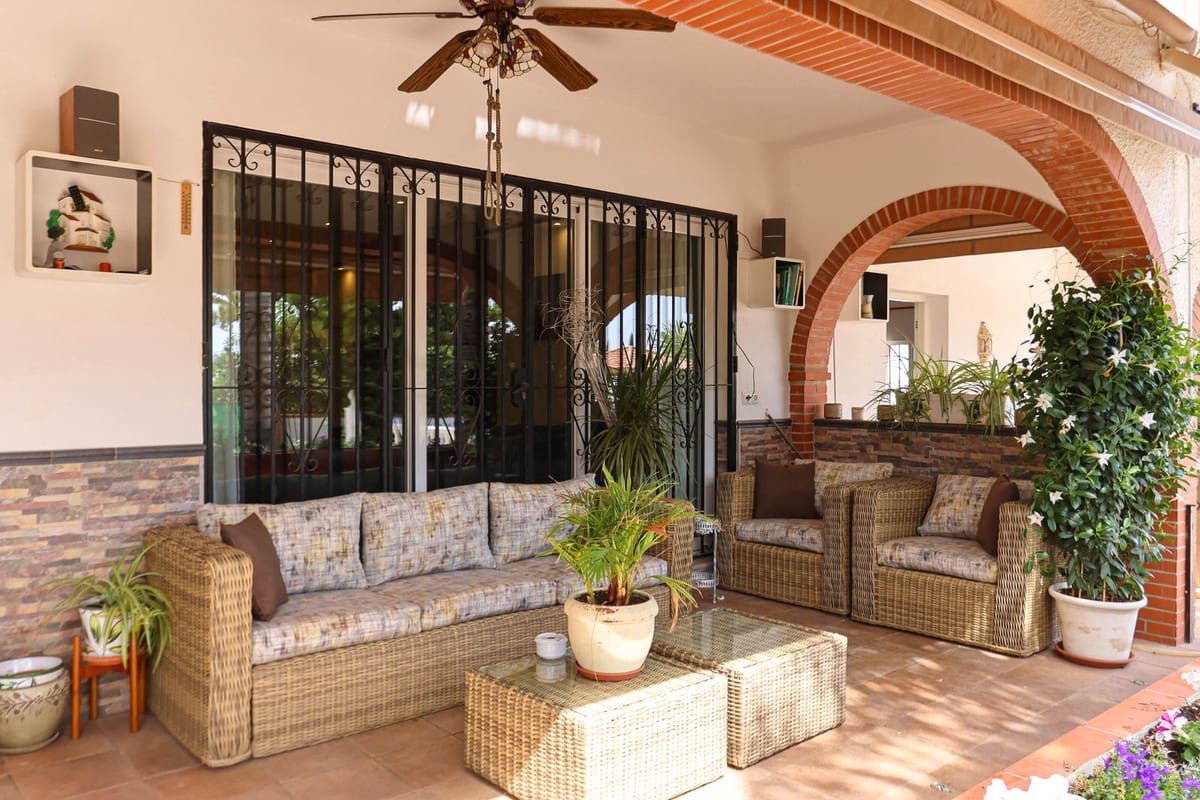 5 slaapkamer Villa te koop in Alhaurin el Grande met zwembad garage - € 850.000 (Ref: 9249035)