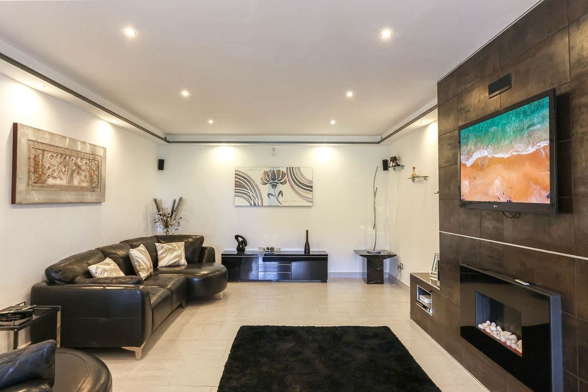 5 slaapkamer Villa te koop in Alhaurin el Grande met zwembad garage - € 850.000 (Ref: 9249035)