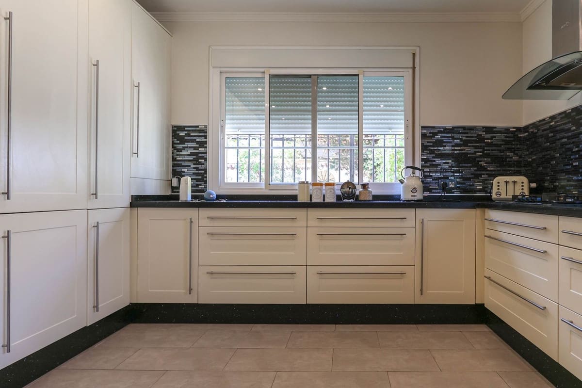 5 slaapkamer Villa te koop in Alhaurin el Grande met zwembad garage - € 850.000 (Ref: 9249035)