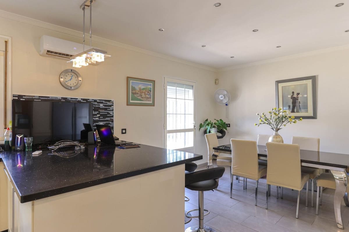 5 slaapkamer Villa te koop in Alhaurin el Grande met zwembad garage - € 850.000 (Ref: 9249035)