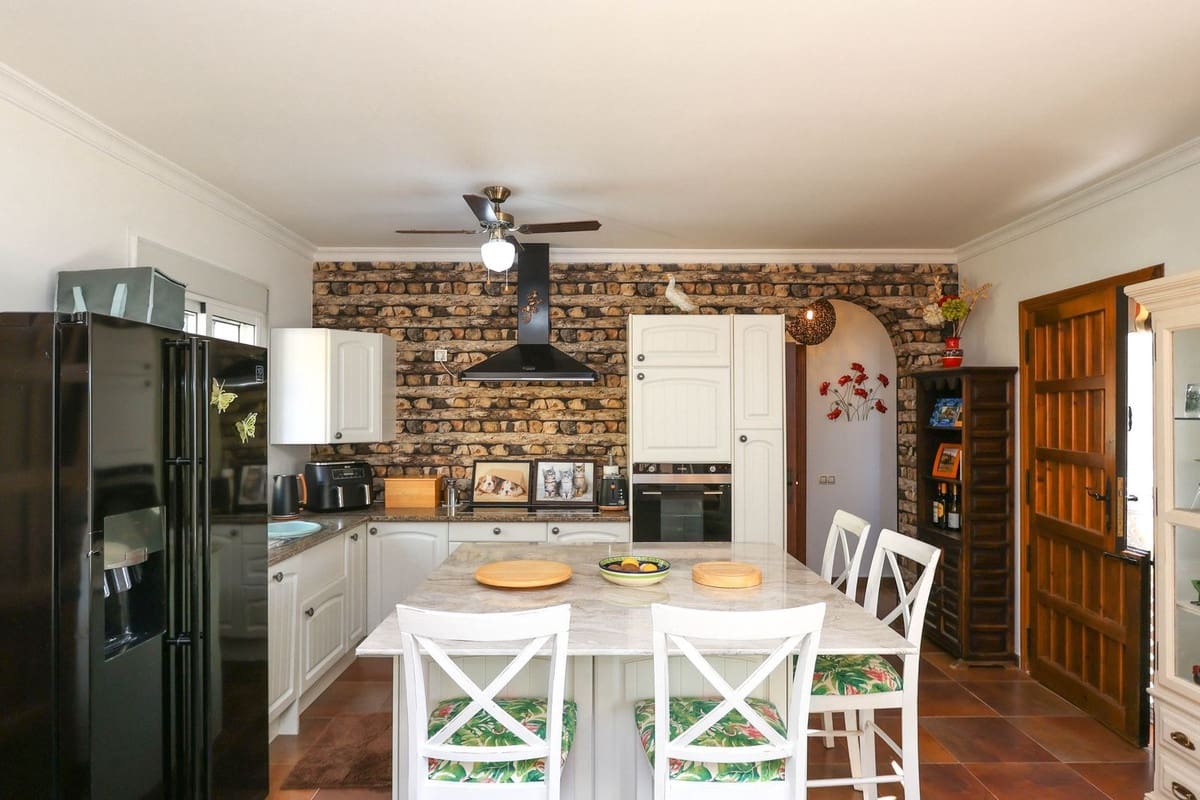 3 soverom Villa til salgs i Tolox med garasje - € 375 000 (Ref: 9294022)