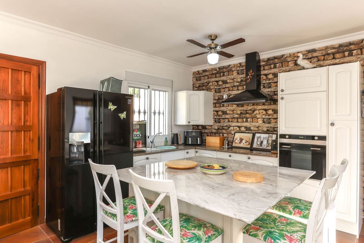 3 soverom Villa til salgs i Tolox med garasje - € 375 000 (Ref: 9294022)