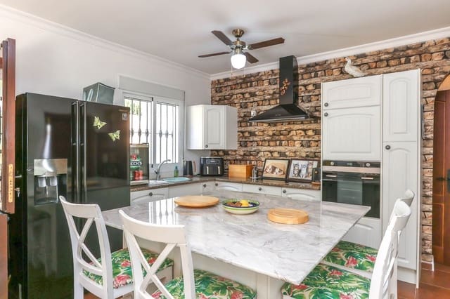 3 soverom Villa til salgs i Tolox med garasje - € 375 000 (Ref: 9294022)