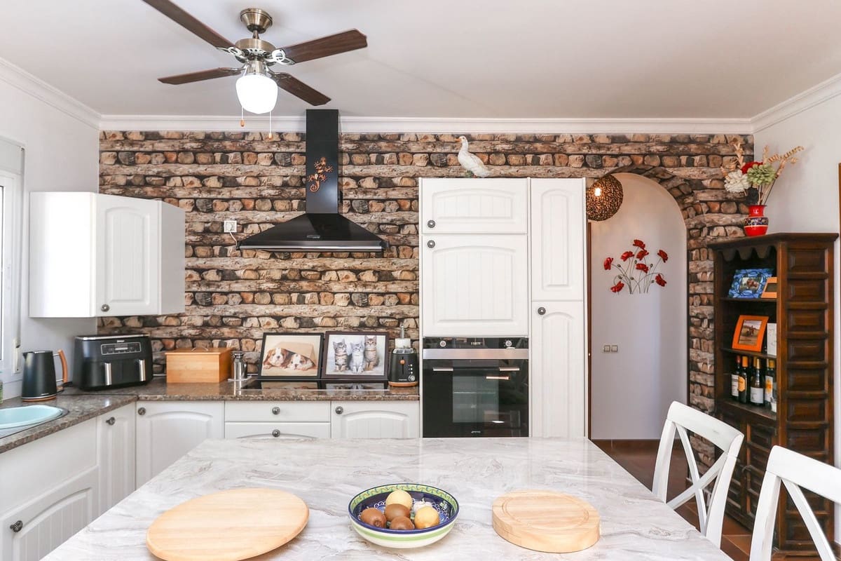 3 soverom Villa til salgs i Tolox med garasje - € 375 000 (Ref: 9294022)