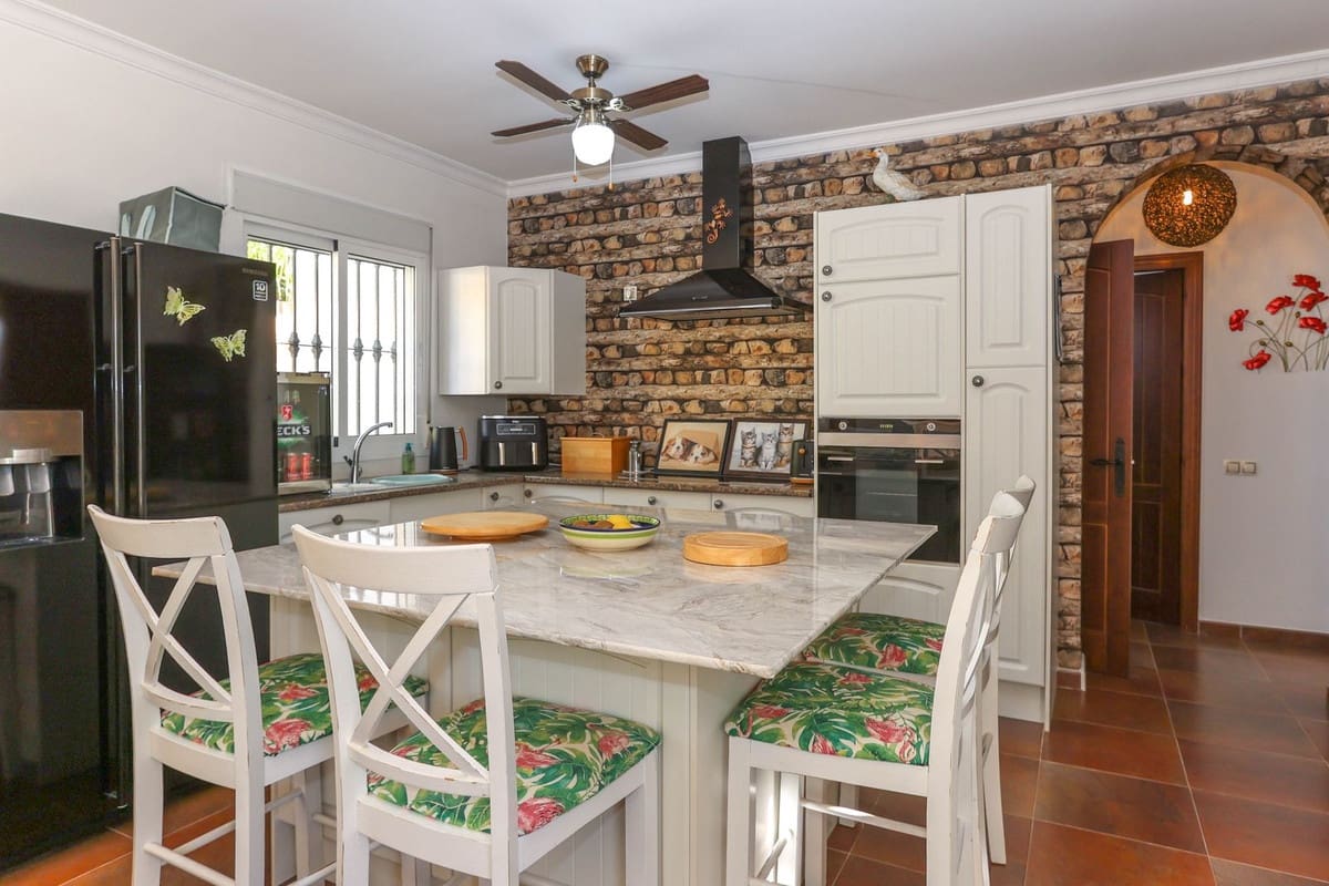 3 soverom Villa til salgs i Tolox med garasje - € 375 000 (Ref: 9294022)