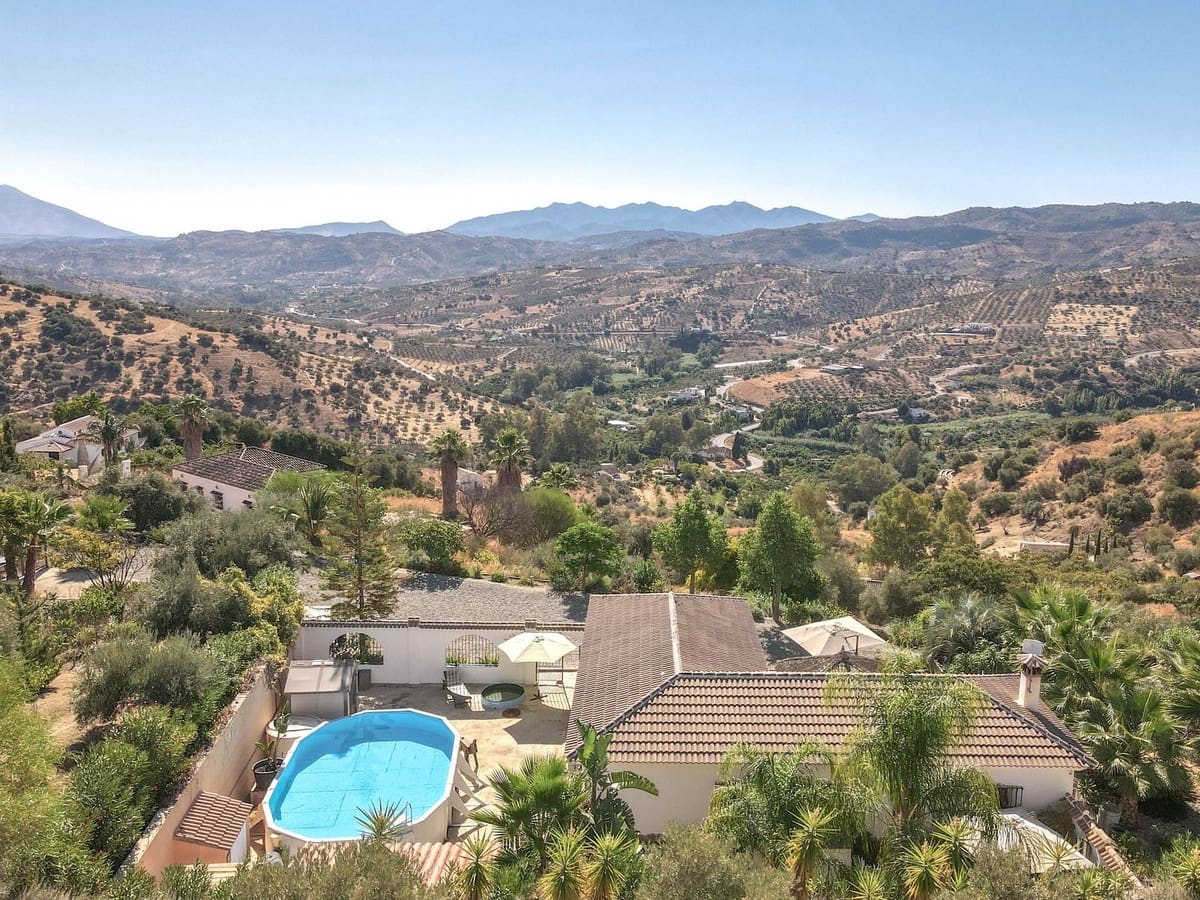 3 soverom Villa til salgs i Tolox med garasje - € 375 000 (Ref: 9294022)