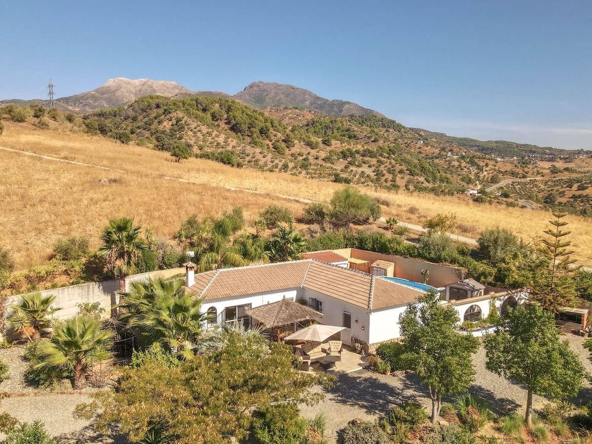 3 soverom Villa til salgs i Tolox med garasje - € 375 000 (Ref: 9294022)