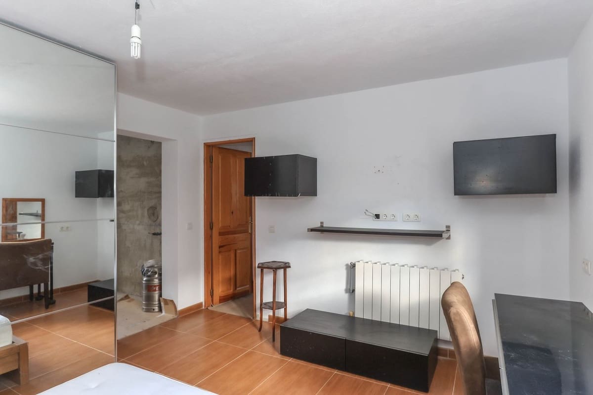 2 makuuhuone Omakotitalo myytävänä paikassa Yunquera mukana 
autotalli - 180 000 € (Ref: 9335638)