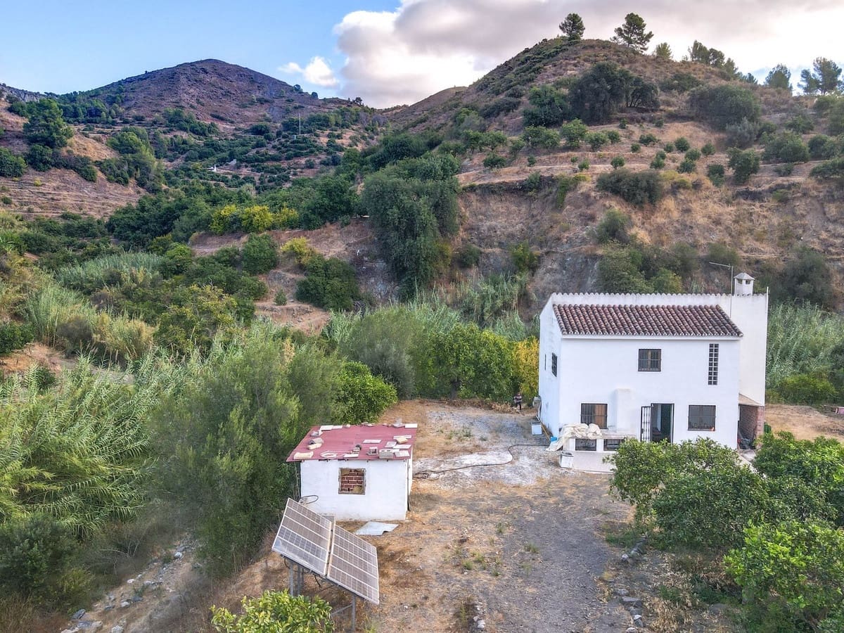 2 makuuhuone Omakotitalo myytävänä paikassa Yunquera mukana 
autotalli - 180 000 € (Ref: 9335638)