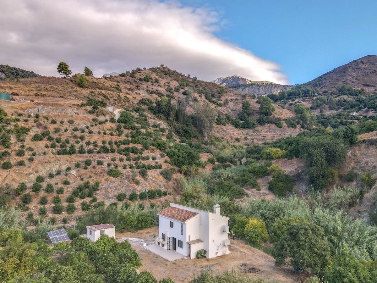 2 makuuhuone Omakotitalo myytävänä paikassa Yunquera mukana 
autotalli - 180 000 € (Ref: 9335638)