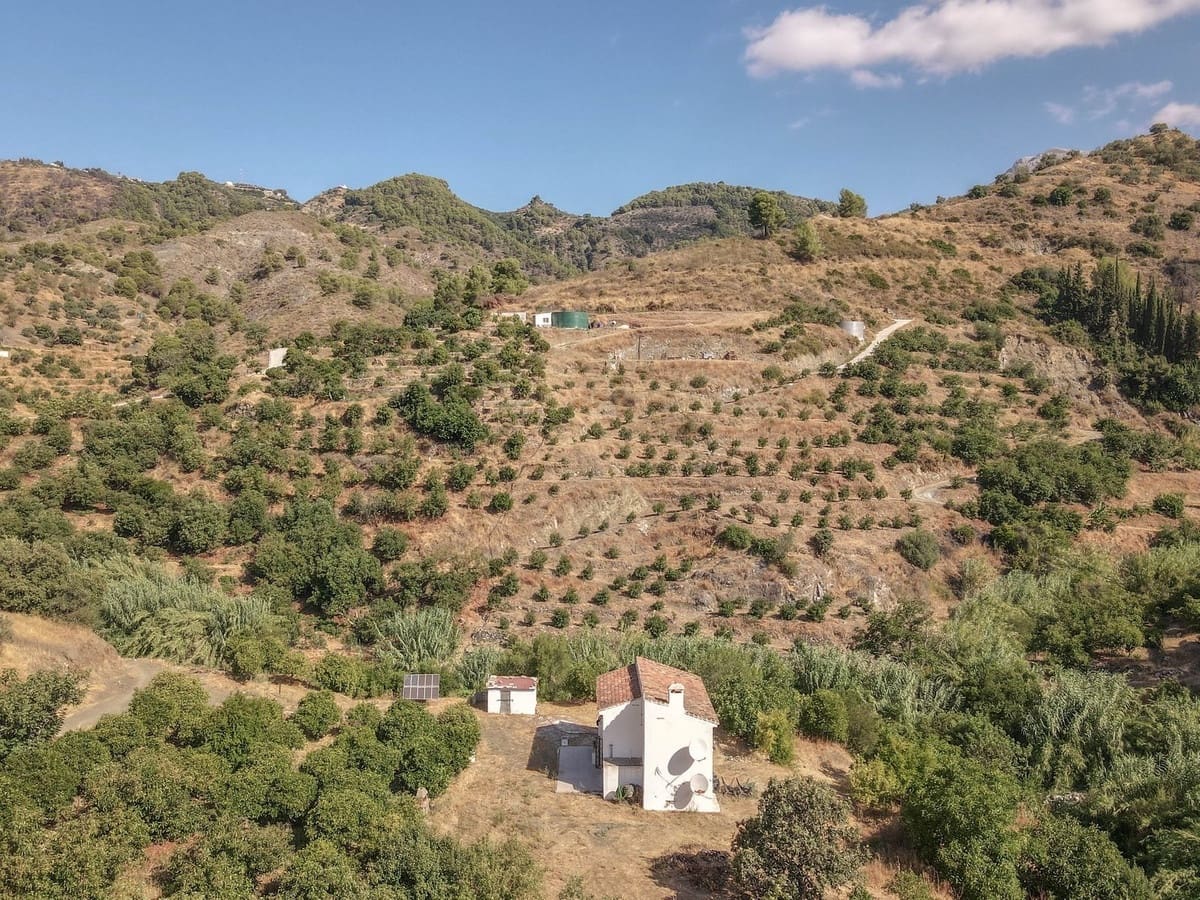 2 makuuhuone Omakotitalo myytävänä paikassa Yunquera mukana 
autotalli - 180 000 € (Ref: 9335638)