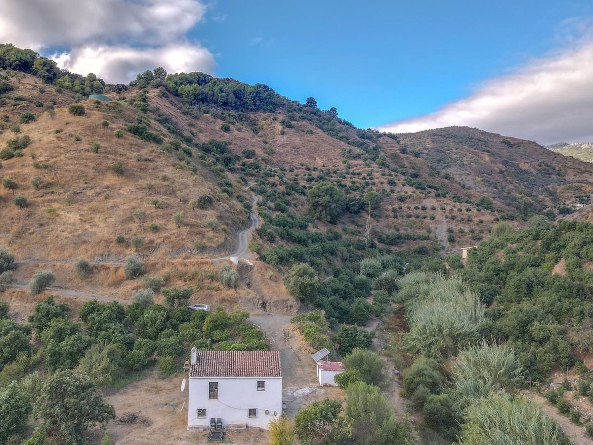 2 makuuhuone Omakotitalo myytävänä paikassa Yunquera mukana 
autotalli - 180 000 € (Ref: 9335638)