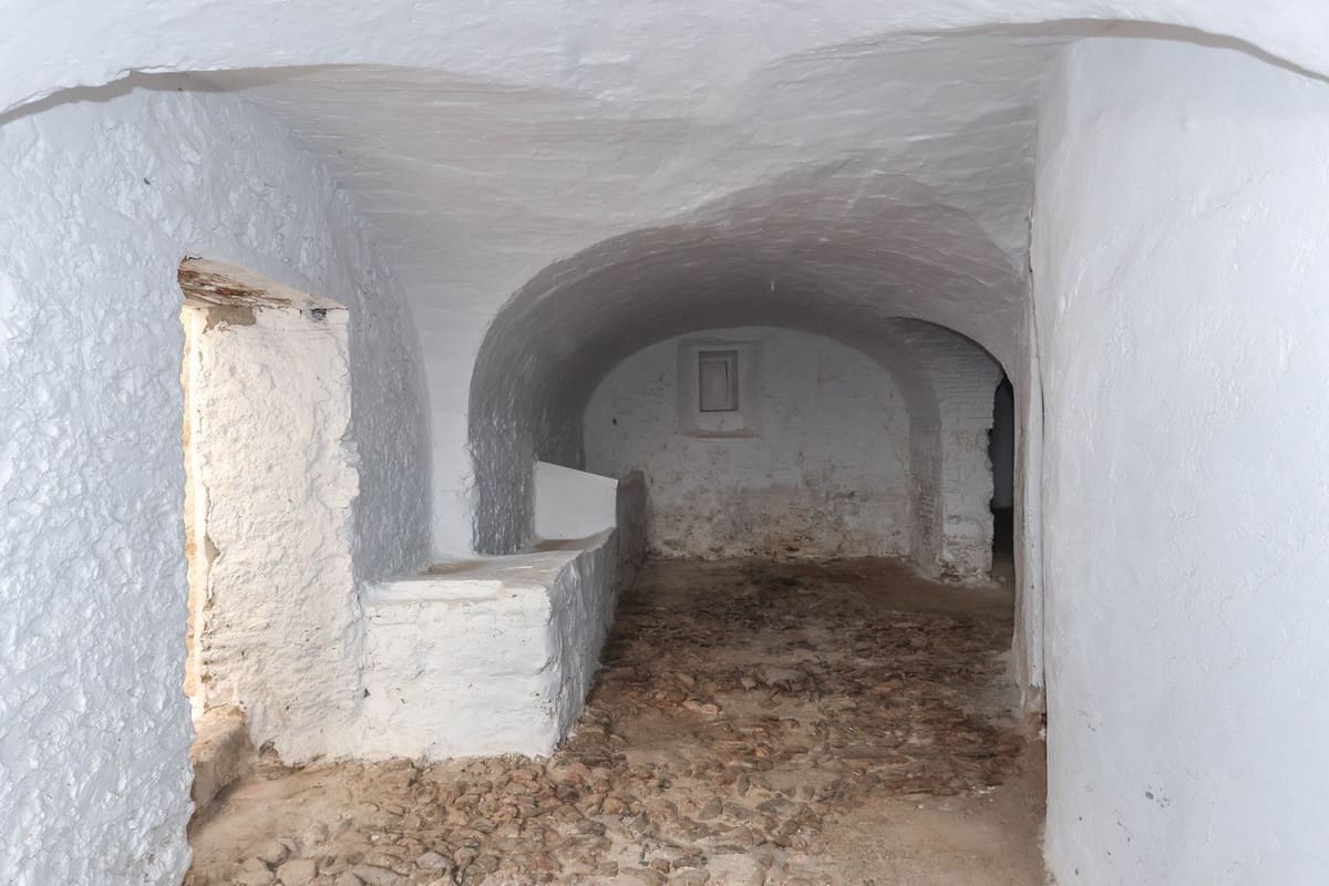 7 bedroom Hotel for sale in Casarabonela - € 595,000 (Ref: 9348023)